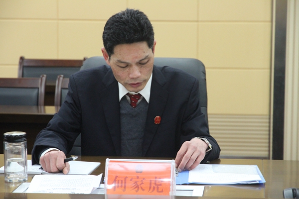 7.潜江法院执行局局长何家虎.JPG