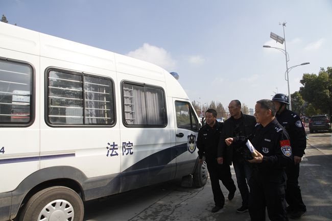 图2.依法对“老赖”采取拘留措施.jpg 图2.依法对“老赖”采取拘留措施.jpg