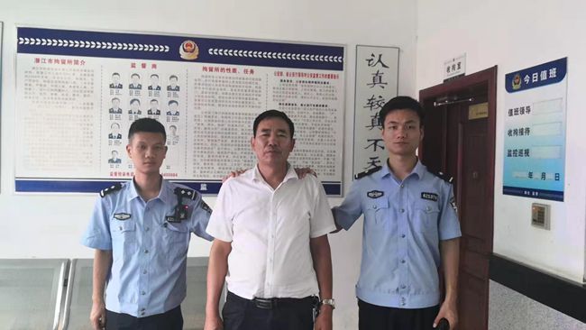 将被执行人李某送至拘留所.jpg 将被执行人李某送至拘留所.jpg